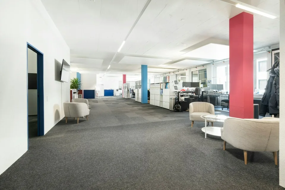 500 m2 d'espace de bureau neuf, climatisé, avec vue directe sur les mouvements aériens – photo 12 sur 13