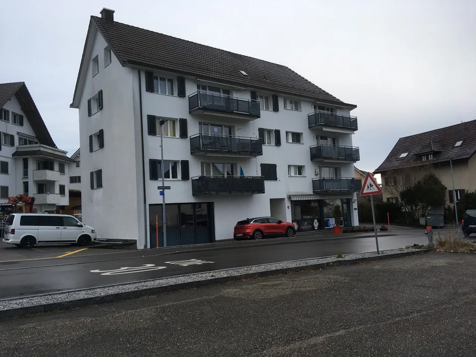 Grosszügiger Lagerraum/Werkstatt (stilles Gewerbe) zu vermieten