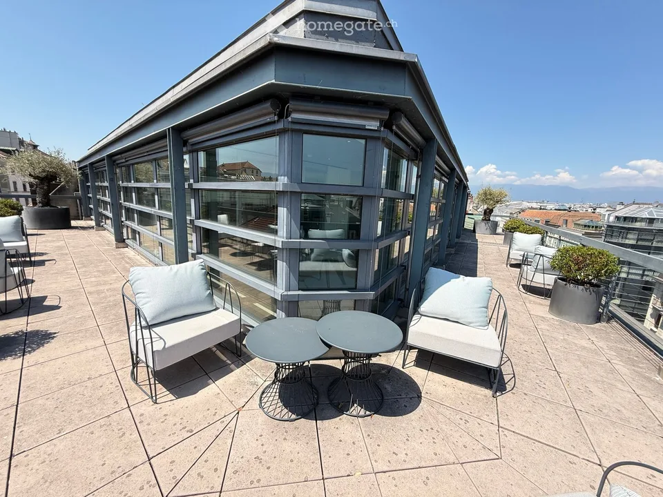 Bureau d'exception à Genève — immense terrasse, vue Jet d'Eau, clé en main, mobilier disponible