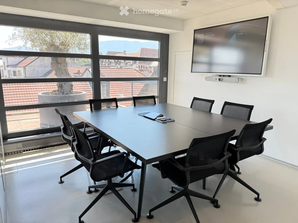 Bureau d'exception à Genève — immense terrasse, vue Jet d'Eau, clé en main, mobilier disponible