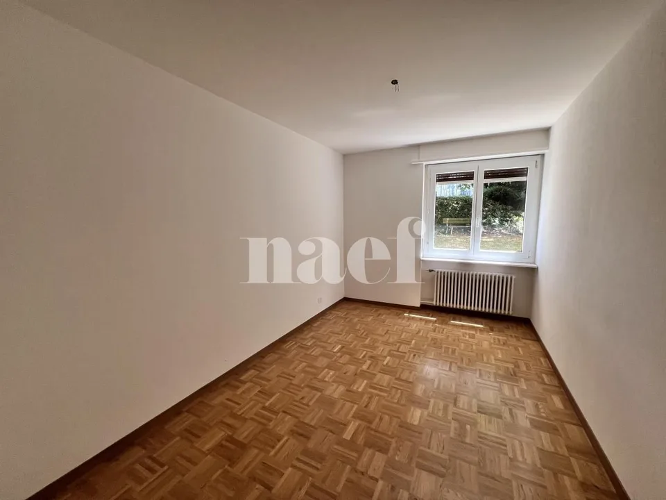 Chaleureux logement de 5 pièces situé au rez-de-chaussée de l'immeuble. – foto 14 di 16