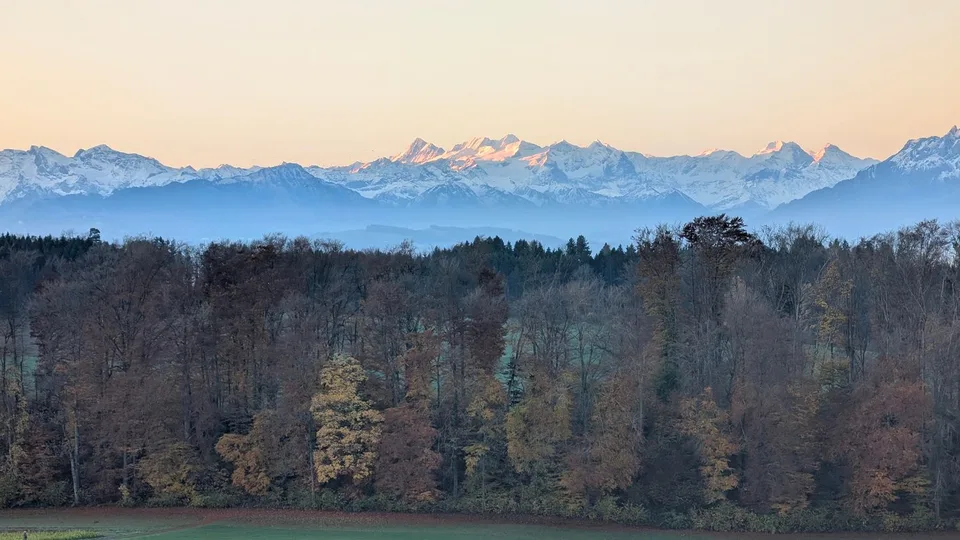 Grosszügige 3.5 Zimmer-Wohnung mit wundervoller Aussicht auf das Bergpanorama