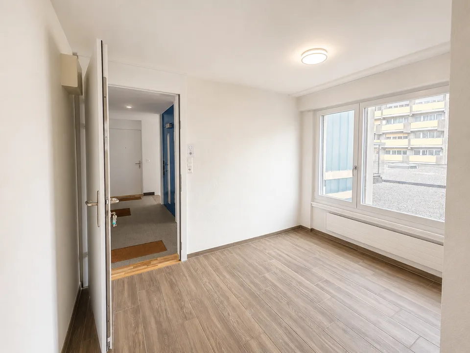 Wohnung 3.5 Zimmer mit Balkon und schöner Aussicht im ersten Stock – Le Locle