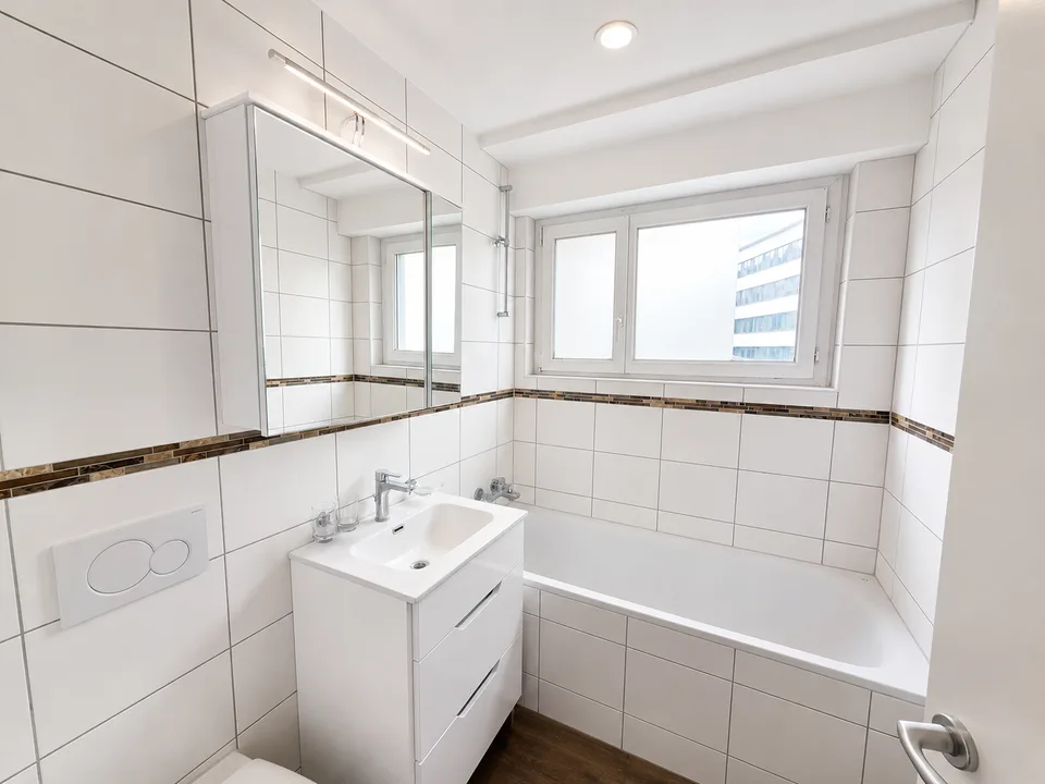 Wohnung 3.5 Zimmer mit Balkon und schöner Aussicht im ersten Stock – Le Locle