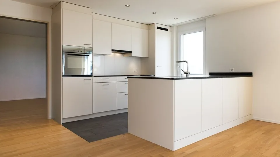 TOLLE 4.5 ZIMMER WOHNUNG MIT ZWEI BALKONEN ZU VERMIETEN
