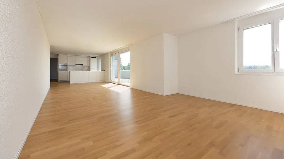 TOLLE 4.5 ZIMMER WOHNUNG MIT ZWEI BALKONEN ZU VERMIETEN