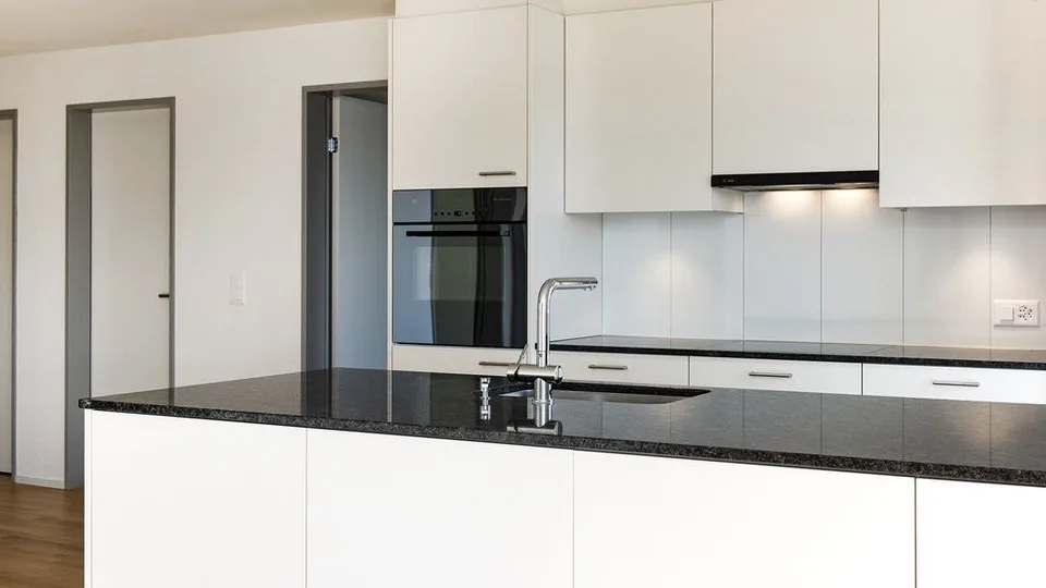 TOLLE 4.5 ZIMMER WOHNUNG MIT ZWEI BALKONEN ZU VERMIETEN