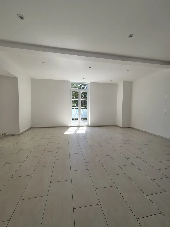 Wohnung mit 4.5 Zimmern im 1. Stock