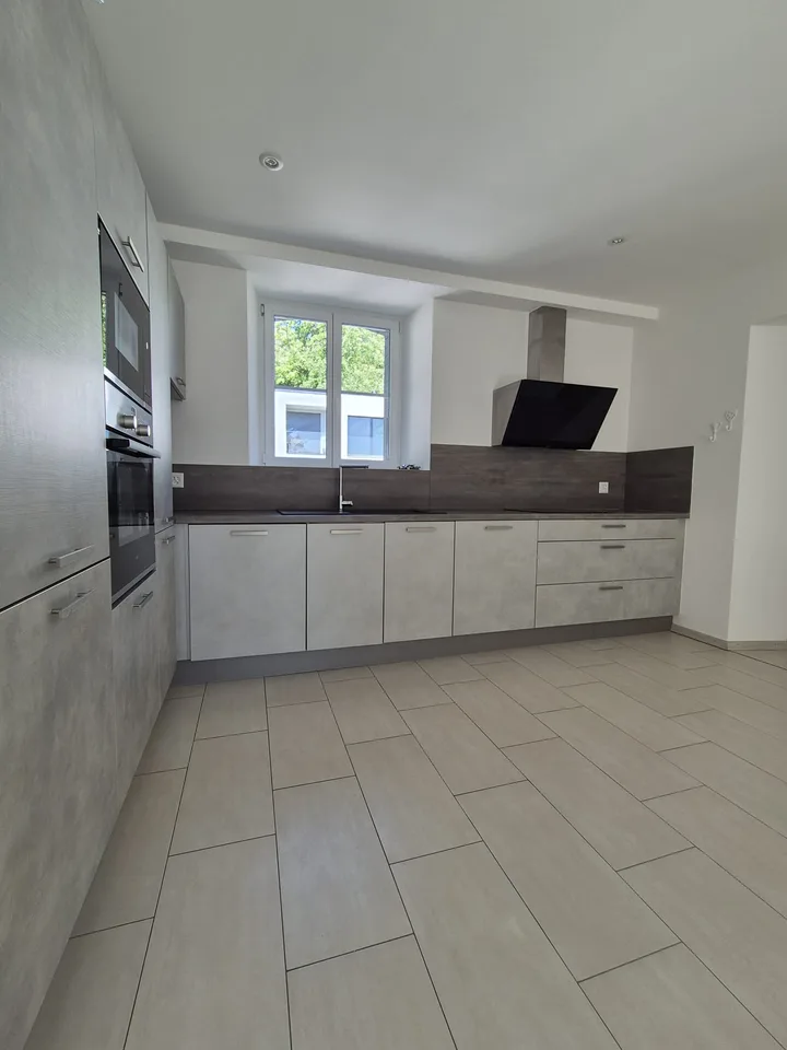 Wohnung mit 4.5 Zimmern im 1. Stock