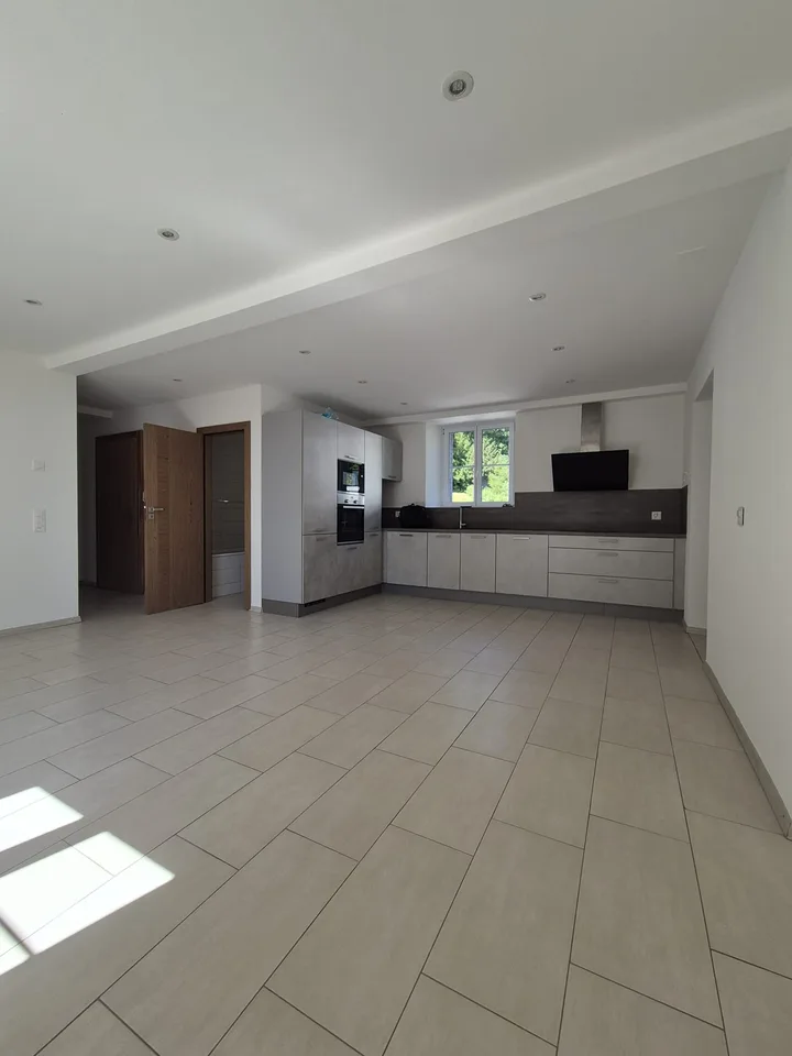Wohnung mit 4.5 Zimmern im 1. Stock