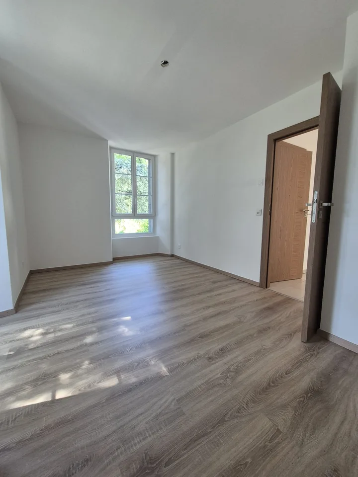 Wohnung mit 4.5 Zimmern im 1. Stock – Foto 6 von 11