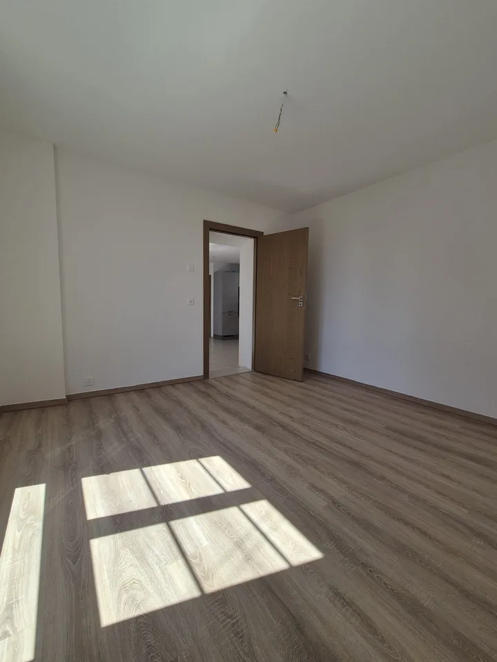 Wohnung mit 4.5 Zimmern im 1. Stock – Foto 8 von 11