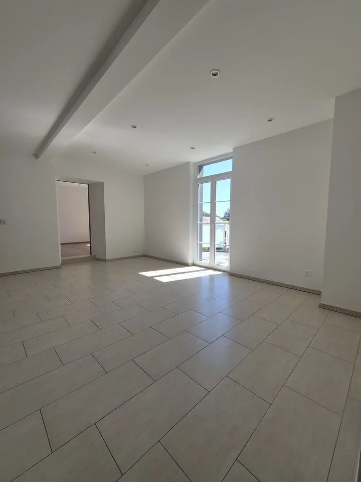 Wohnung mit 4.5 Zimmern im 1. Stock