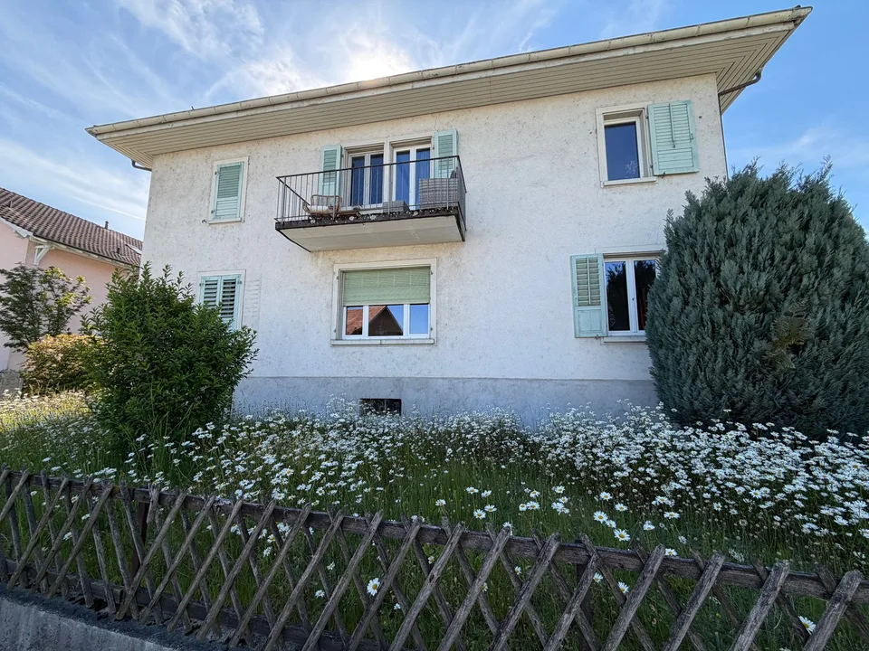 Grosszügiges 7-Zimmer-Einfamilienhaus mit Innenhof und Wintergarten