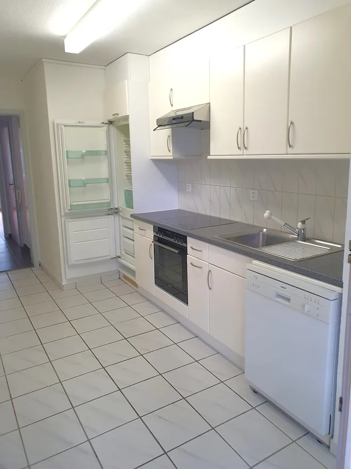 Helle 3-Zimmer-Wohnung mit Balkon und schöner Aussicht in Basel