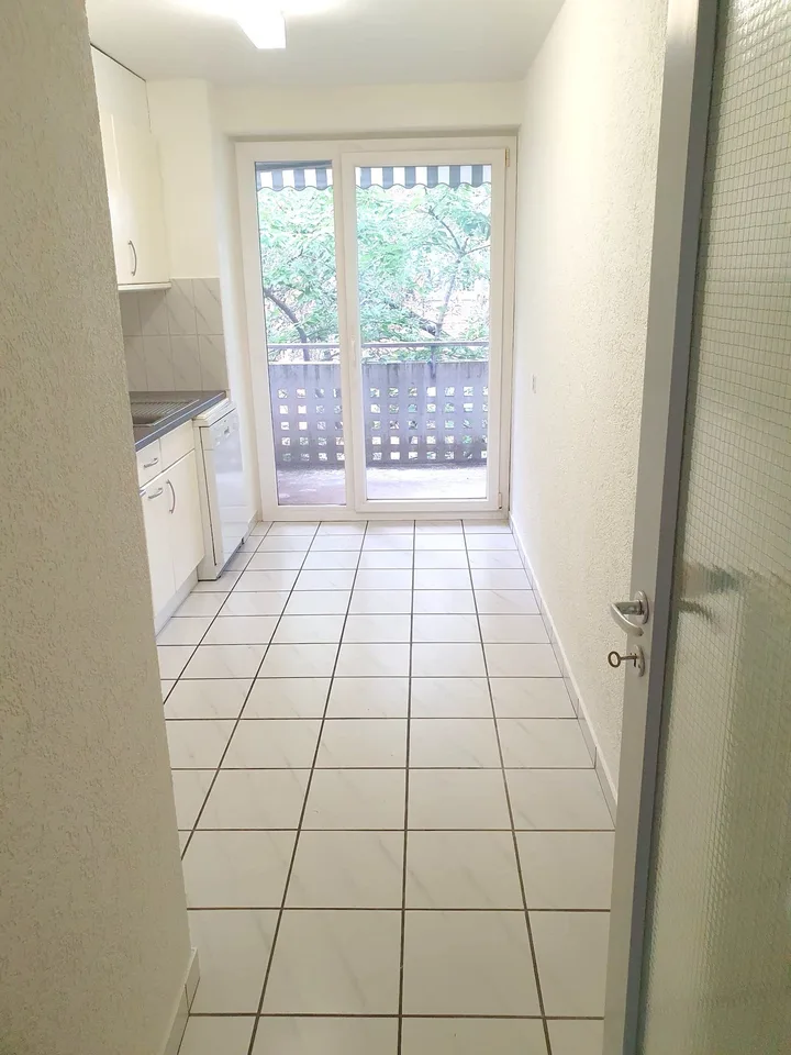 Helle 3-Zimmer-Wohnung mit Balkon und schöner Aussicht in Basel