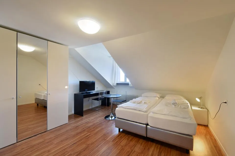 Attika Studio Nähe Universität beim Klusplatz