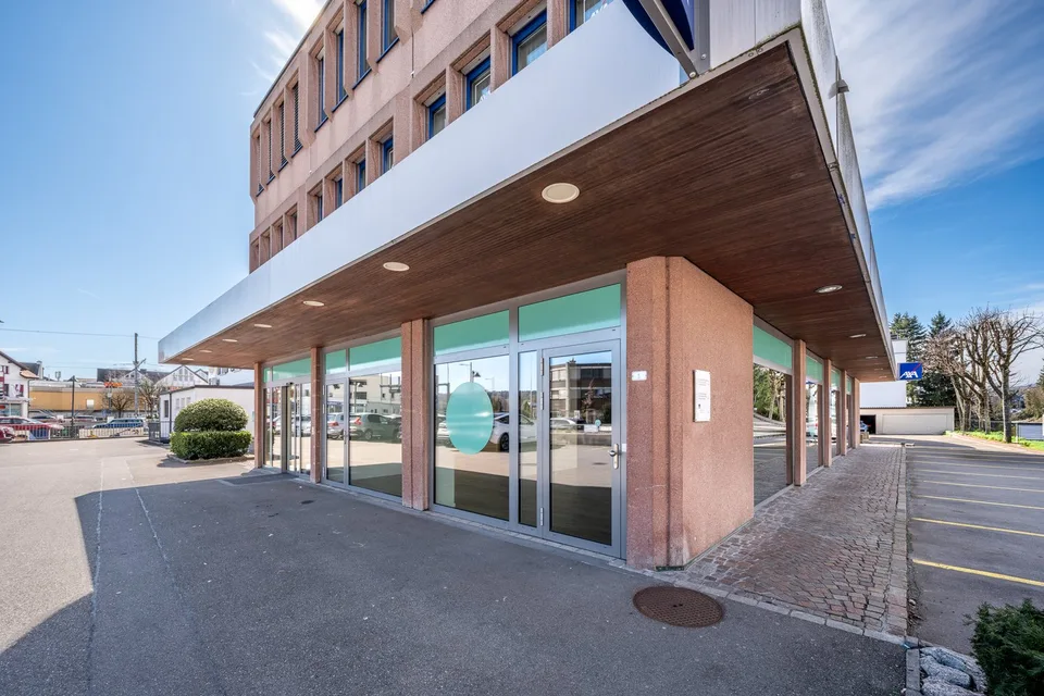 Spazio commerciale moderno, di alta qualità, nel centro di Mutschellen