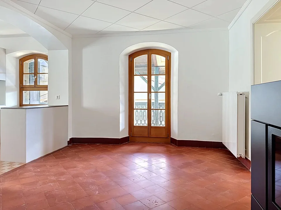 In affitto: 4,5 locali ristrutturati, 150 m², con giardino, garage e vista panoramica