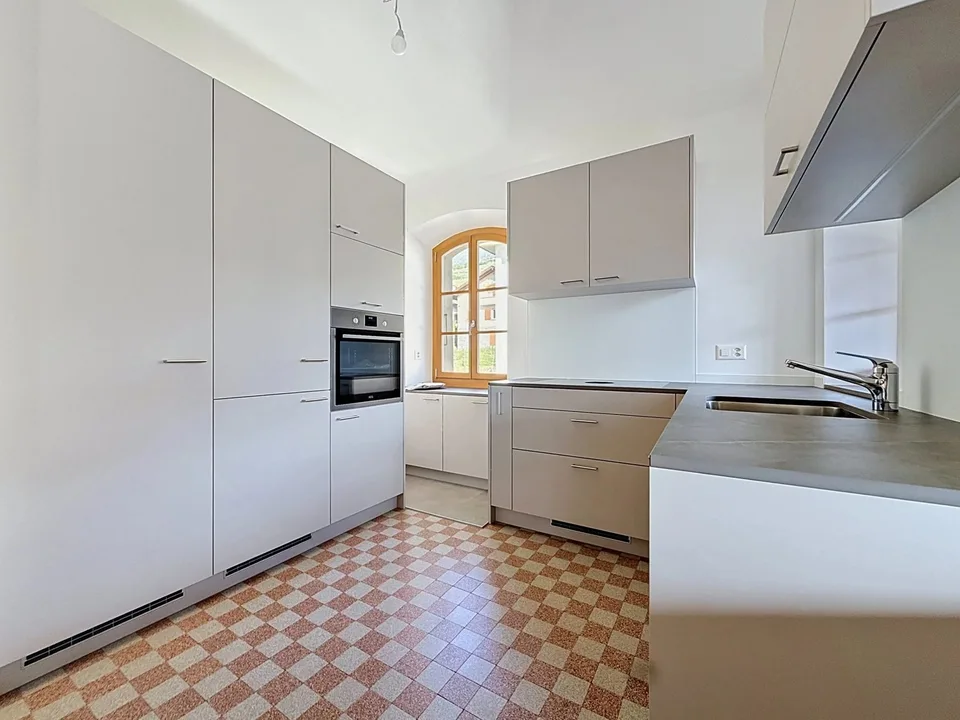 In affitto: 4,5 locali ristrutturati, 150 m², con giardino, garage e vista panoramica