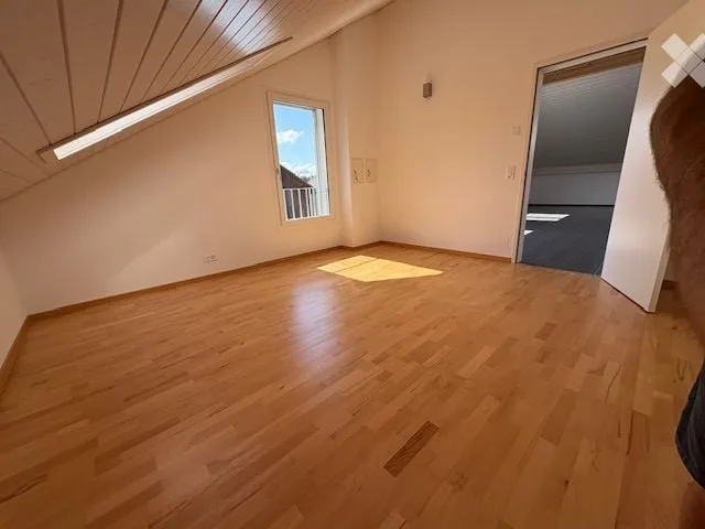 Grosse moderne und klimatisierte 3.5-Zimmer-Dachwohnung  in Mägenwil