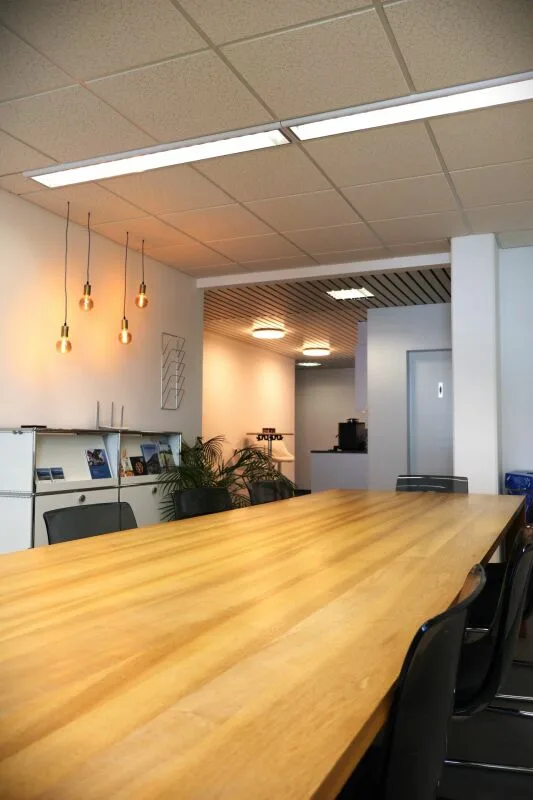 60 m2 plus Büro in Baar mit Sitzungszimmer, Lounge, Küche und WC