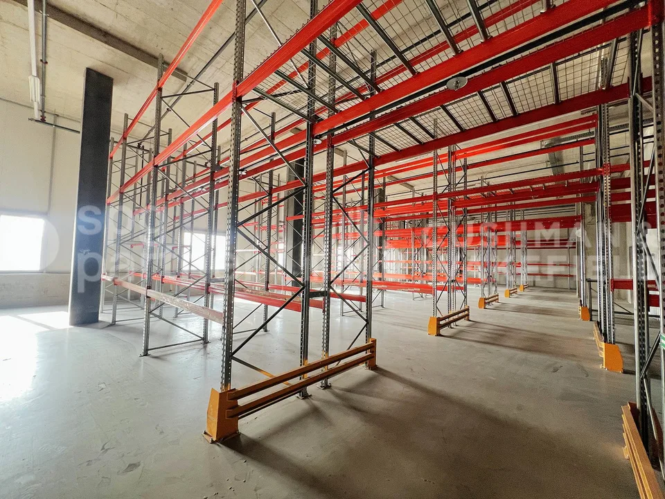 Grenet 21 - Magazzini logistici, laboratori artigianali e uffici moderni con terrazza