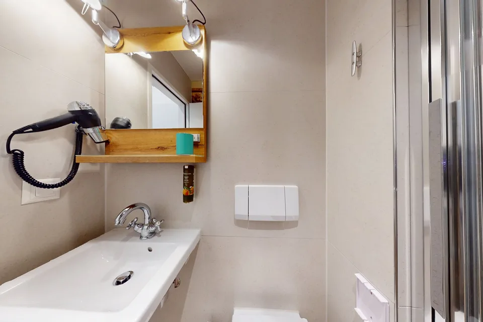 Offre à durée limitée – Studio célibataire confortable à l'hôtel Alpenblick, Berne !