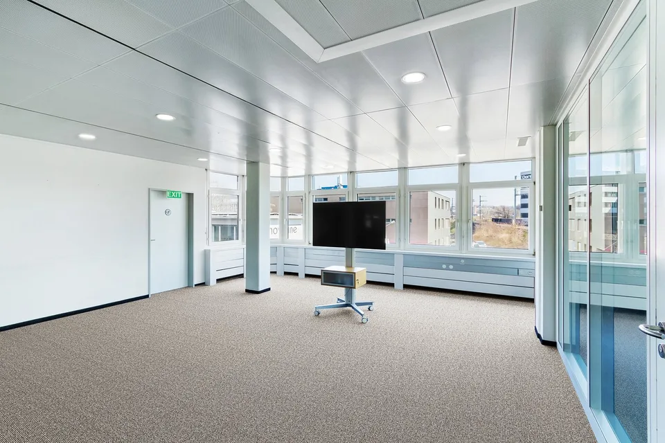 Espace de bureau aménagé à Glattbrugg avec des connexions de trafic optimales – photo 13 sur 17