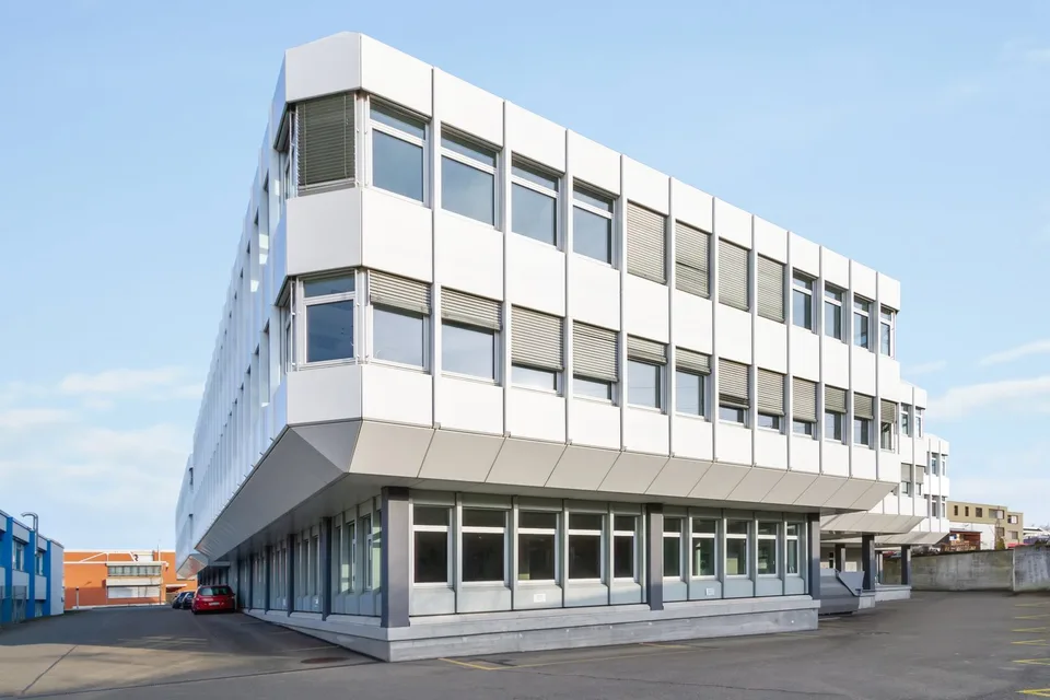 Ausgebaute Bürofläche in Glattbrugg mit optimaler Verkehrsanbindung