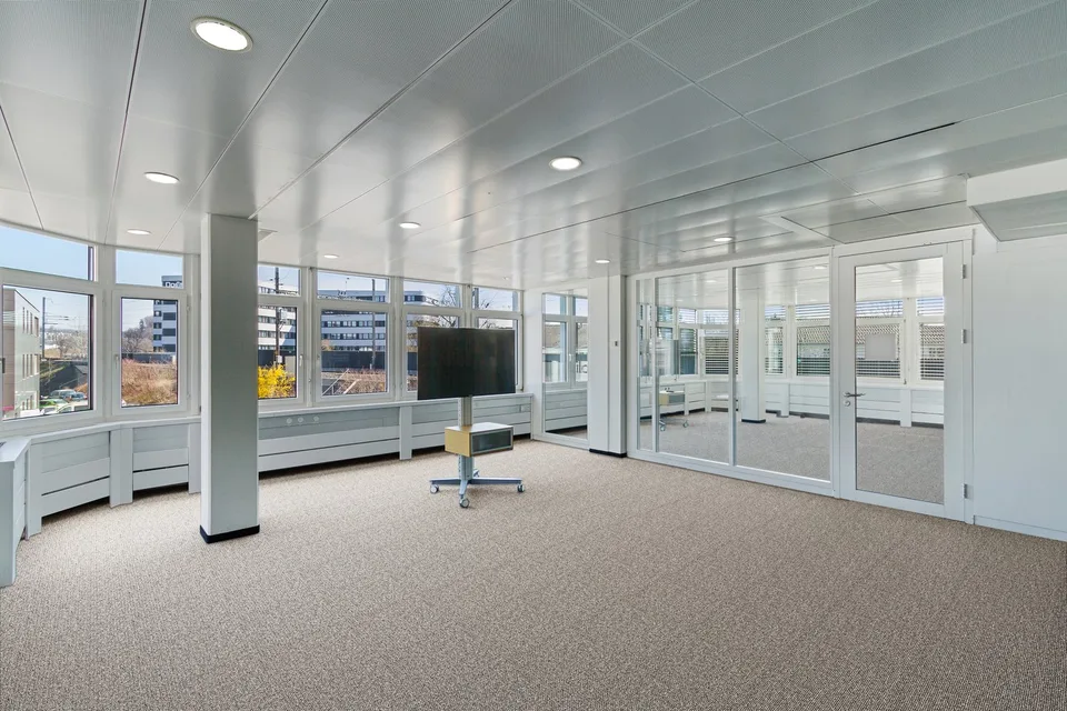 Espace de bureau aménagé à Glattbrugg avec des connexions de trafic optimales – photo 14 sur 17