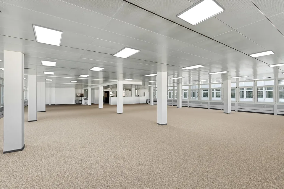 Espace de bureau aménagé à Glattbrugg avec des connexions de trafic optimales – photo 12 sur 17