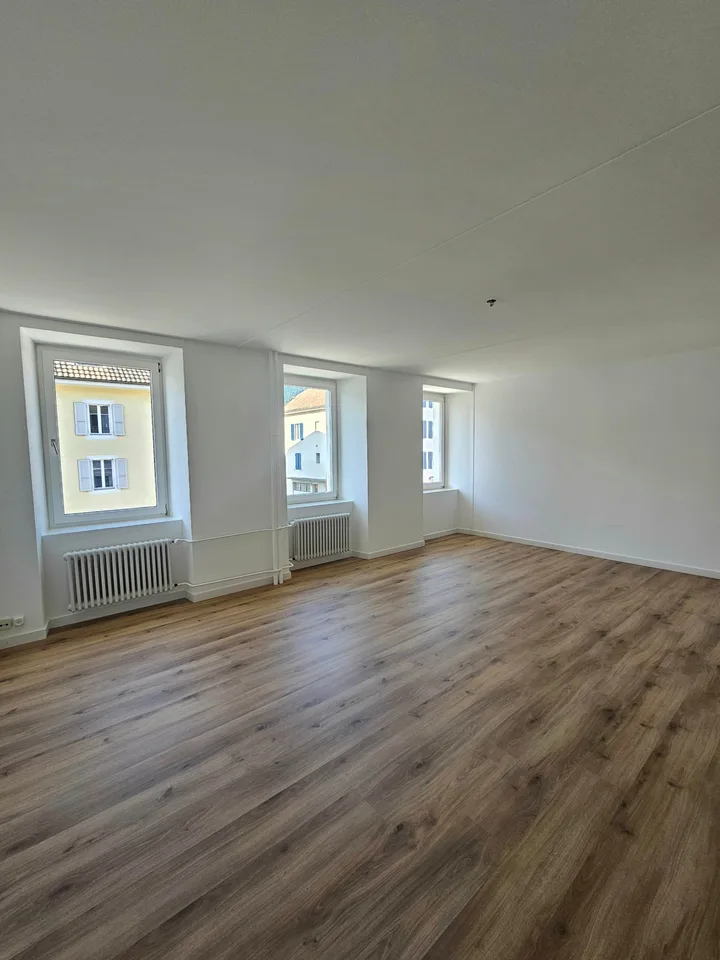 Wohnung mit 4 Zimmern im Zentrum des Dorfes renoviert