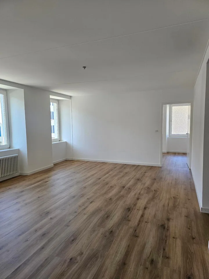 Wohnung mit 4 Zimmern im Zentrum des Dorfes renoviert