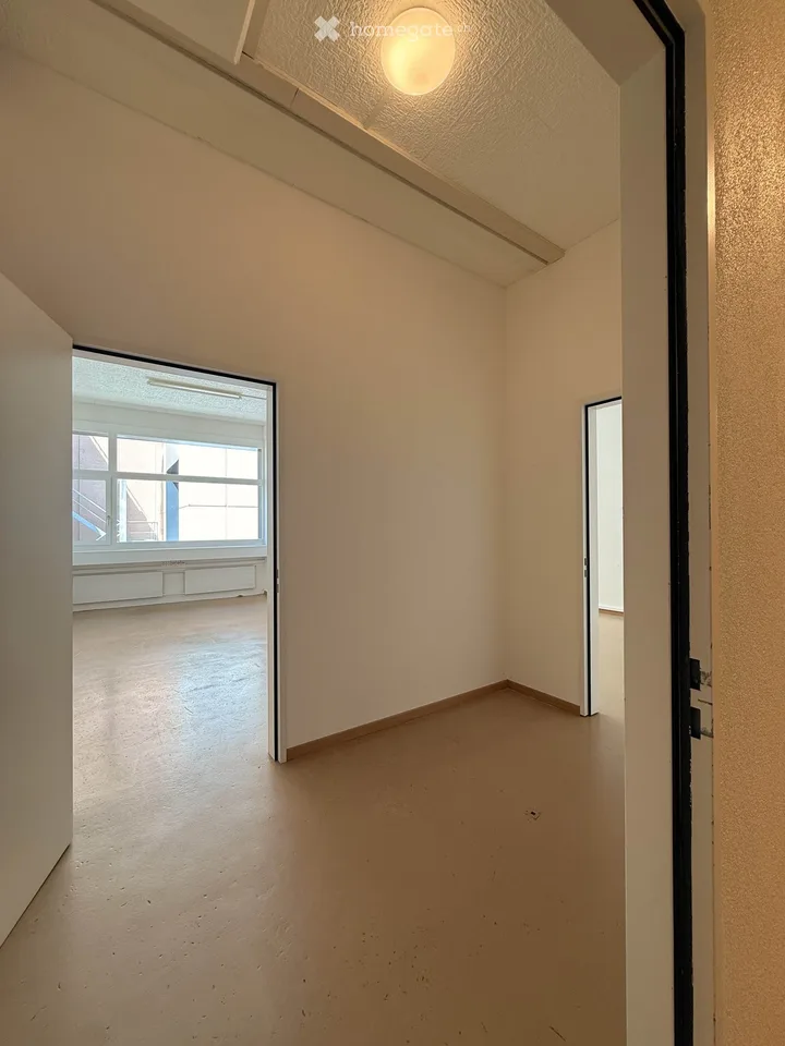 🚀 Spazio commerciale con localizzazione potente a Zürich Altstetten (circa 50 m²)