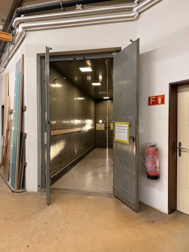 🚀 Spazio commerciale con localizzazione potente a Zürich Altstetten (circa 50 m²)