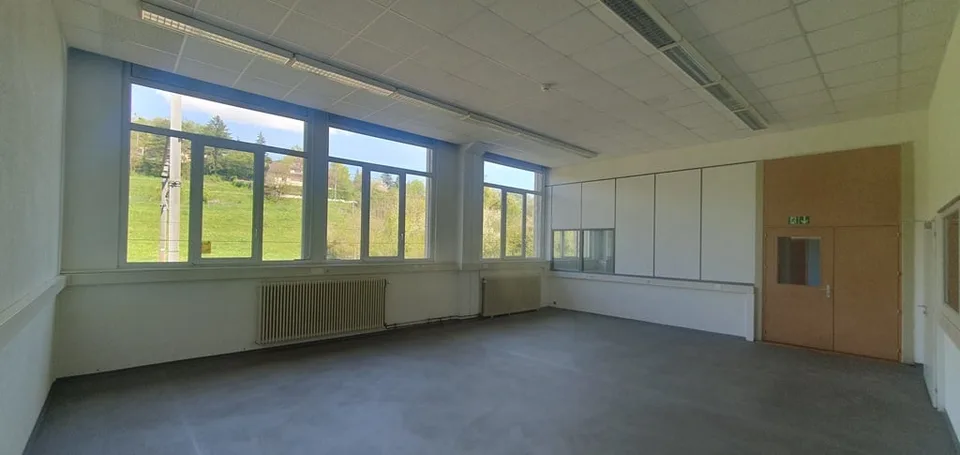Büros von 279 m² in Penthalaz