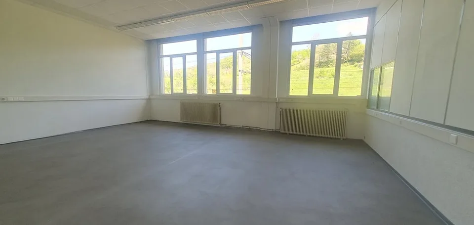 Büros von 279 m² in Penthalaz