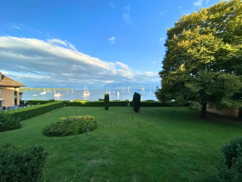 Premium 3-Bedroom, Balcony and Lake view - Parking Included