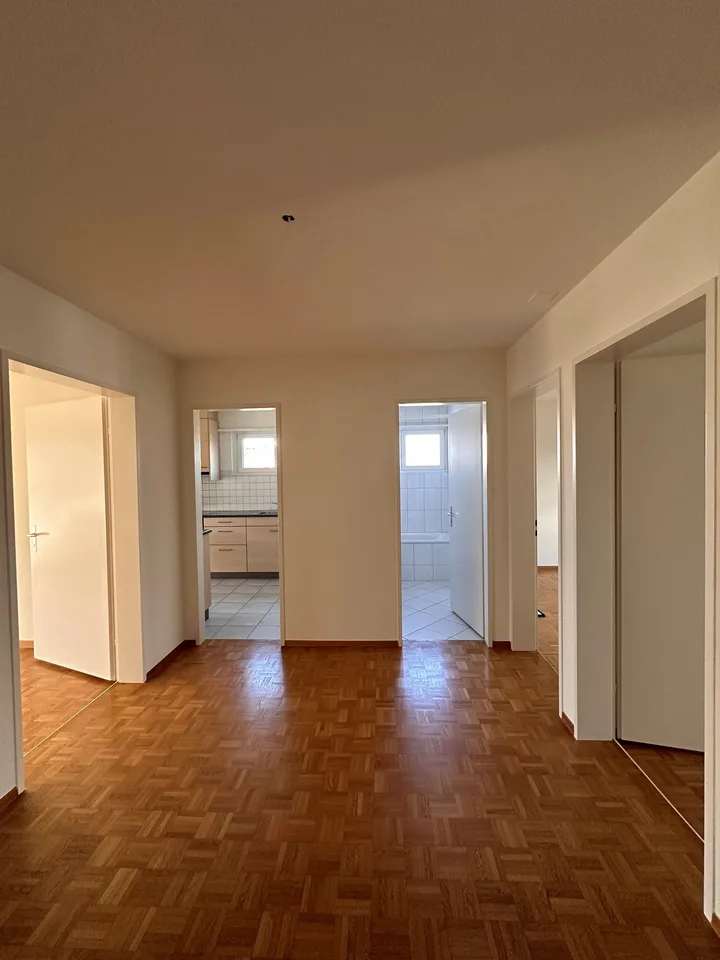 Sonnige 4.5 Zimmer-Wohnung mit Balkon