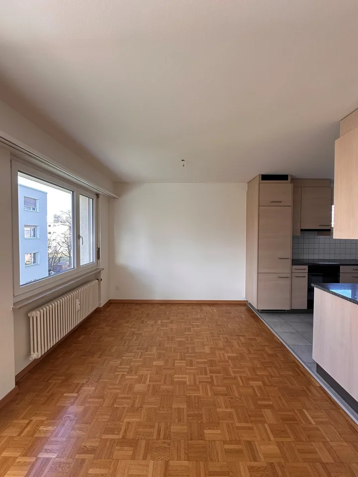 Sonnige 4.5 Zimmer-Wohnung mit Balkon