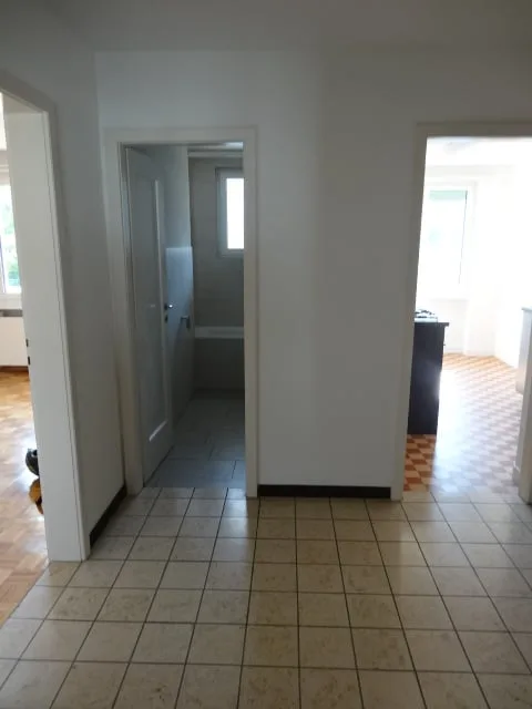 Helle, grosse 3,5-Zi'Wohnung (82m²) im 2. Stock – photo 16 sur 17