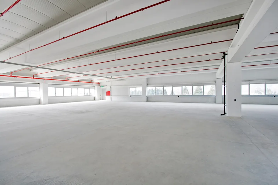 CADENAZZO - GRAND ENTREPÔT/LABORATOIRE DE 1'971 M² (REF. 104)