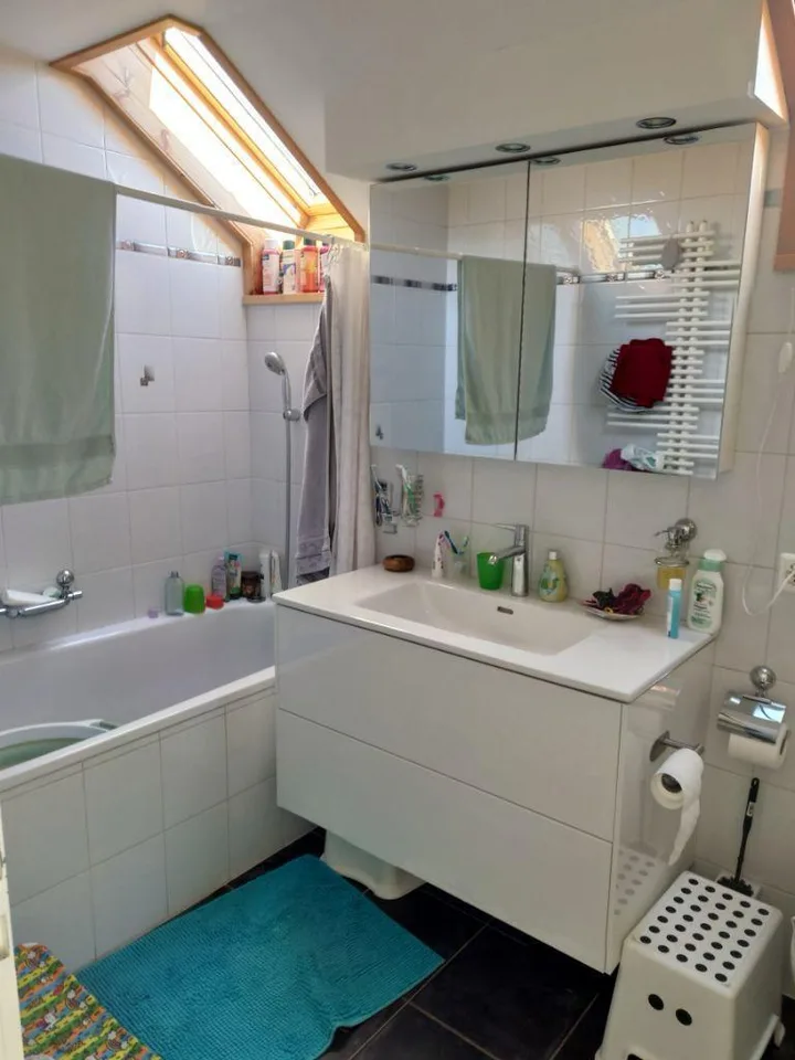 4½ ZIMMER-HAUS IN TÄUFFELEN (BE), MÖBLIERT