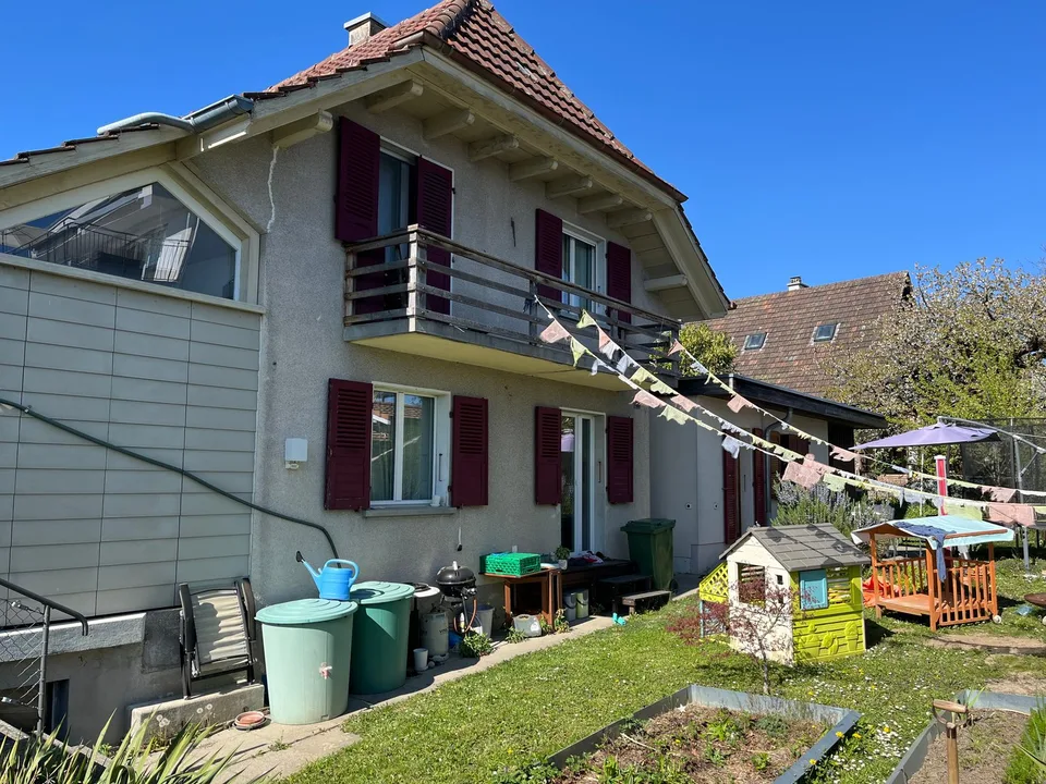 4½ ZIMMER-HAUS IN TÄUFFELEN (BE), MÖBLIERT