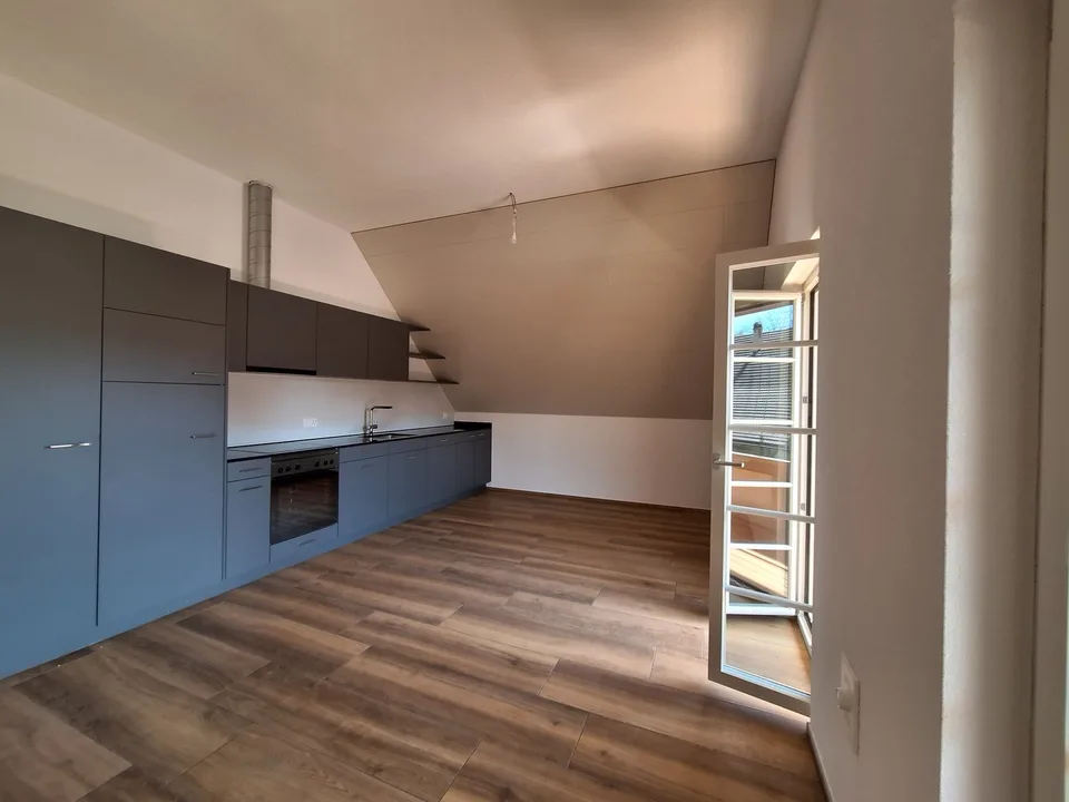 Grosse 3.5-Zimmer-Dachwohnung mit Balkon in Eriswil