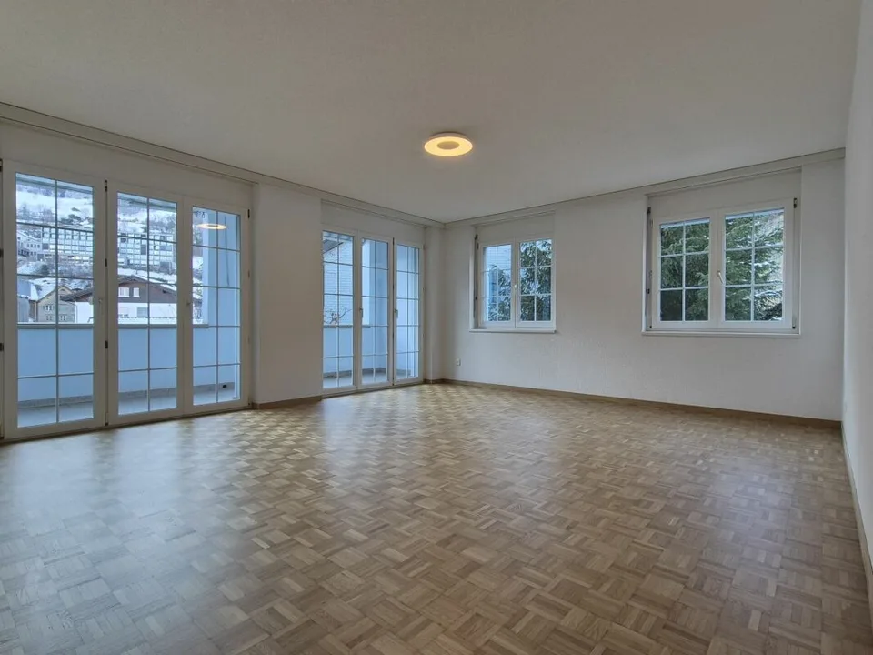 grosse 4.5-Zimmer-Wohnung (110m²) mit Balkon