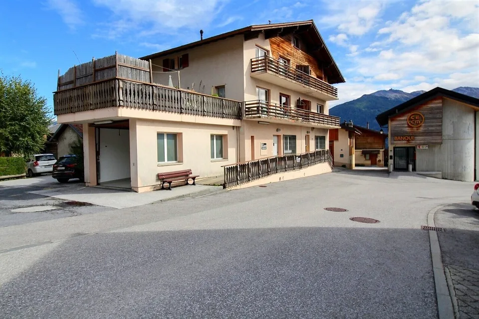 7003. Commercial / Offices in the center of Chermignon d'en Haut – photo 9 of 13