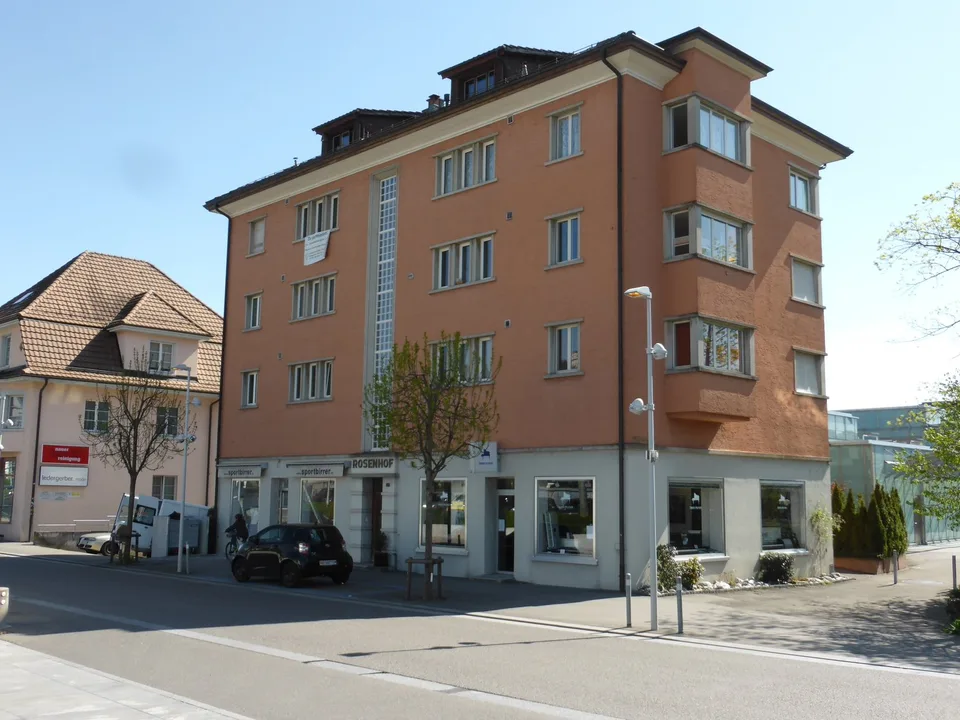 Zentrale, teilrenovierte 3.5 Zimmerwohnung mit Seesicht