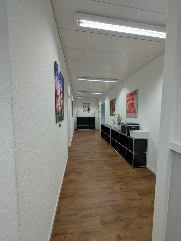 Espaces de bureau et commerciaux lumineux et modernes